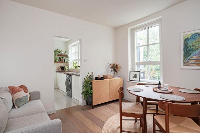 2 Bedroom Flat For Sale In Wilmot Street, Bethnal Green, London, E2