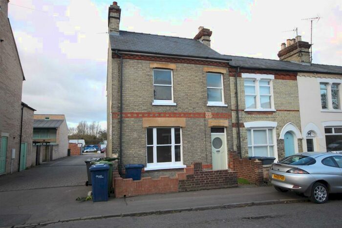 4 Bedroom Semi-Detached House To Rent In Ditton Walk, Cambridge, CB5