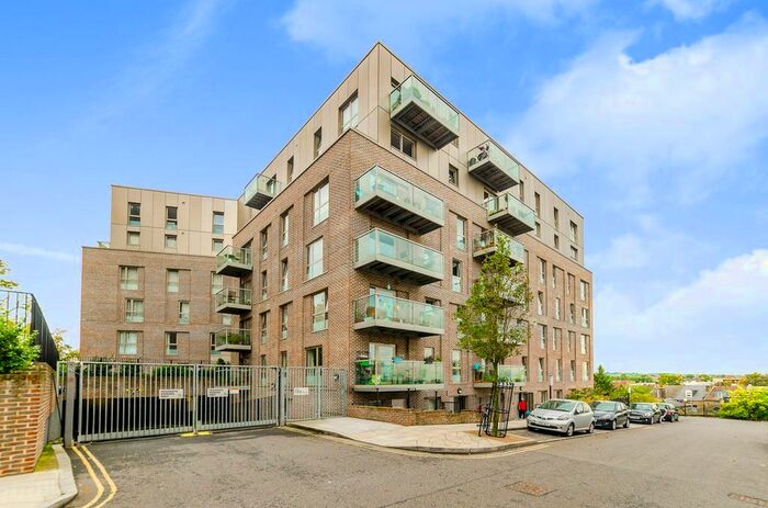 2 Bedroom Flat To Rent In Katherine Close, Manor House, London, N4