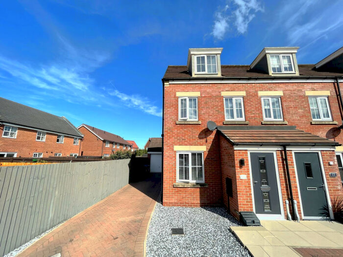 3 Bedroom Town House To Rent In Voyager Close, Fleetwood, FY7
