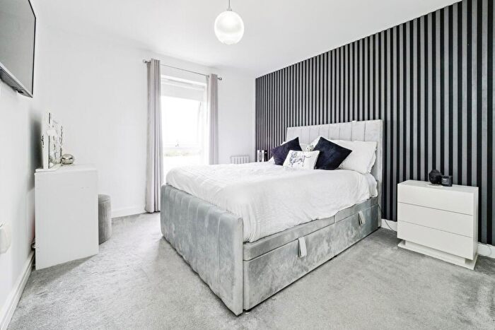 2 Bedroom Flat For Sale In Millfield Close, Hornchurch, Essex, RM11