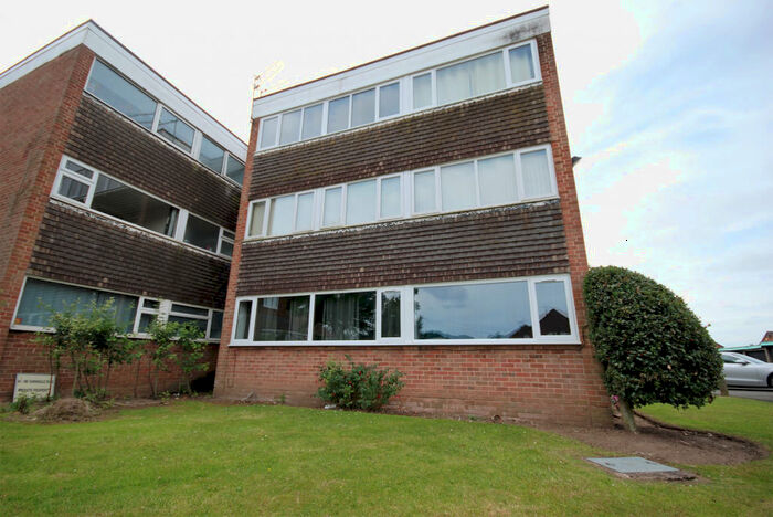 2 Bedroom Apartment To Rent In Yarningale Road, Coventry, West Midlands, CV3