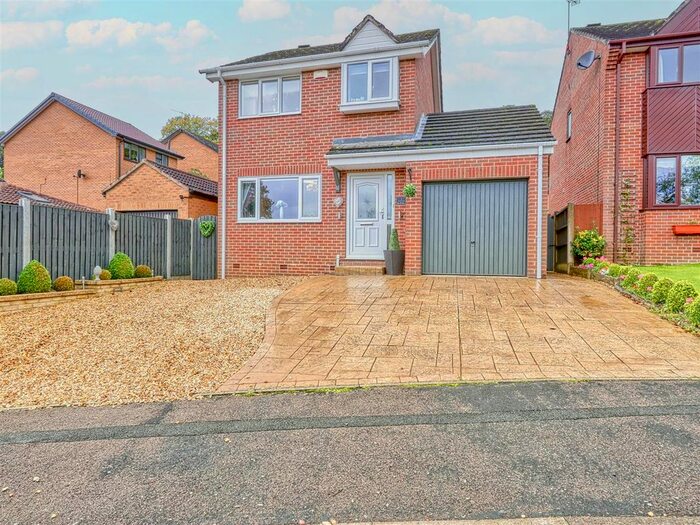 3 Bedroom Detached House For Sale In Glenavon Close, New Whittington, Chesterfield, Derbyshire, S43