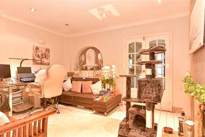 4 Bedroom Semi-Detached House For Sale In Seaton Road, Welling, Kent, DA16