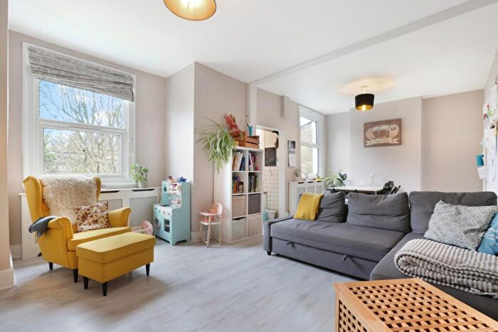 2 Bedroom Apartment For Sale In Montem Road, London, SE23