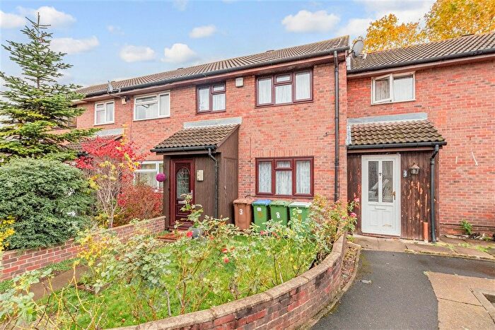 3 Bedroom Terraced House For Sale In Ormesby Close, London, SE28