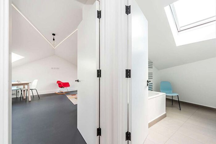 2 Bedroom Flat To Rent In Beadnell Road, London, SE23