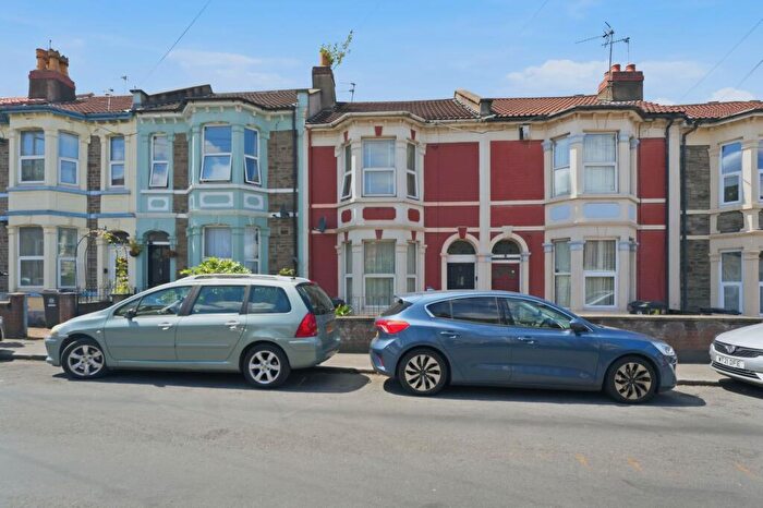 3 Bedroom Terraced House For Sale In Chelsea Road, Bristol, BS5