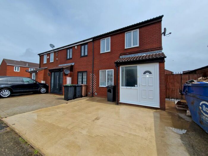 3 Bedroom House To Rent In Peregrine Road, Luton, LU4