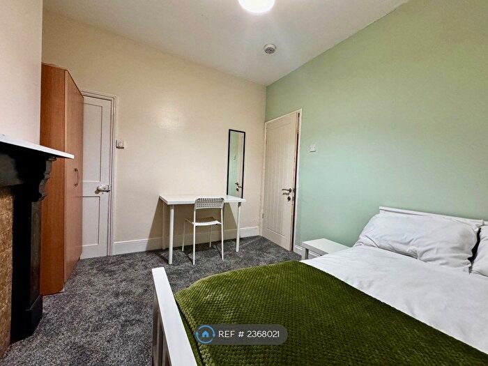 4 Bedroom Terraced House To Rent In Radstock Road, Reading, RG1