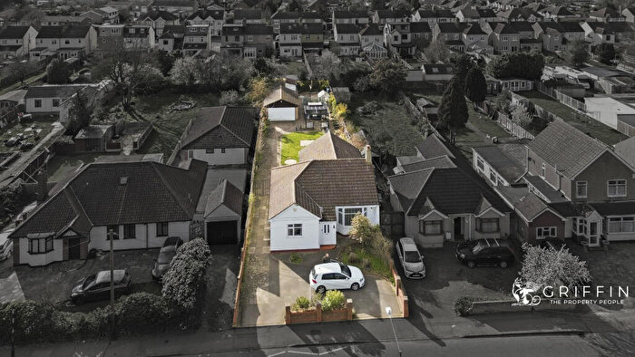 3 Bedroom Detached Bungalow For Sale In Blackshots Lane, Grays, RM16