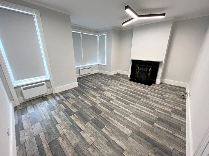 2 Bedroom Flat To Rent In Toledo Road, Southend-On-Sea, SS1