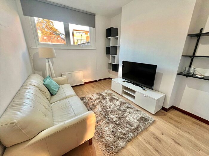 1 Bedroom Flat To Rent In Brownlow Road, London, N11