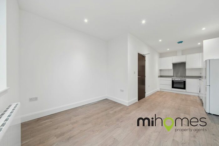 1 Bedroom Flat To Rent In Key Point, Potters Bar, EN6