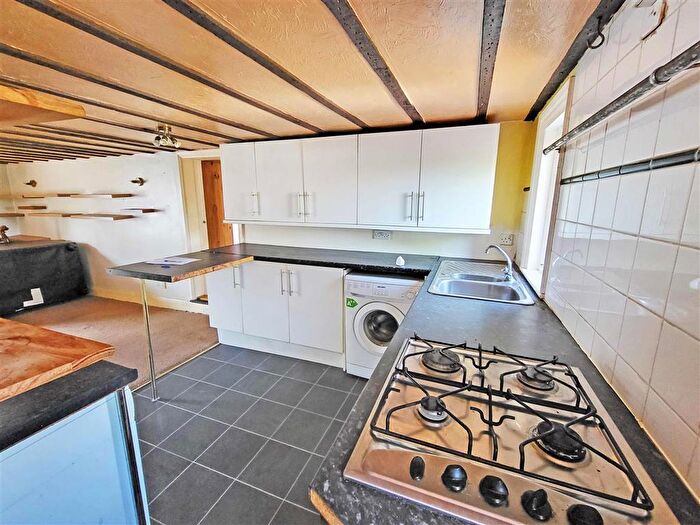 1 Bedroom Flat For Sale In High Street (First Floor Flat), Great Wakering, Southend-On-Sea, SS3