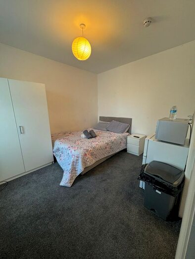 Studio To Rent In Spring Grove Road, Hounslow, TW3