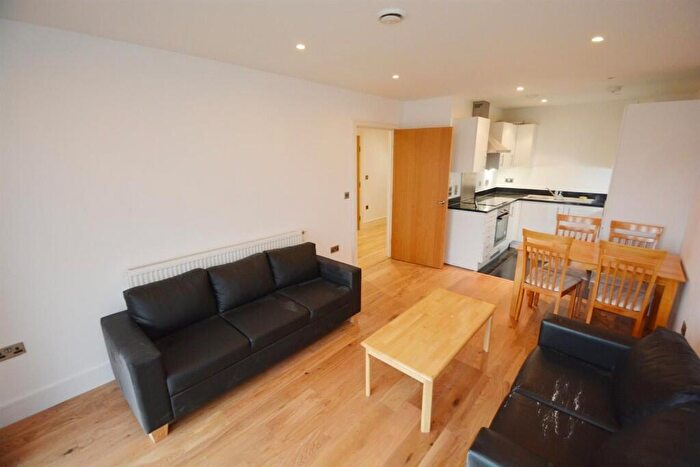 2 Bedroom Flat To Rent In Pinner Road, Harrow, Middlesex, HA1