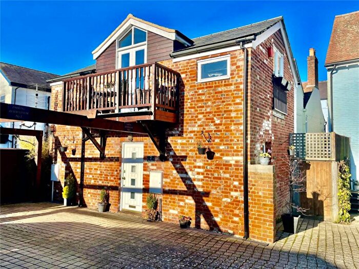 2 Bedroom Detached House For Sale In Bridge Street, Christchurch, Dorset, BH23