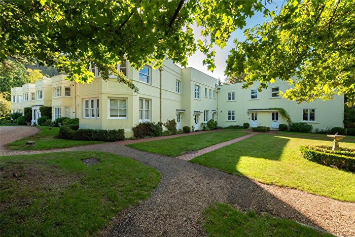 2 Bedroom Flat For Sale In London Road, Dorking, Surrey, RH5