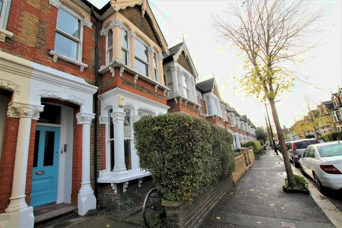 2 Bedroom Flat To Rent In Cleveland Park Avenue, London, E17