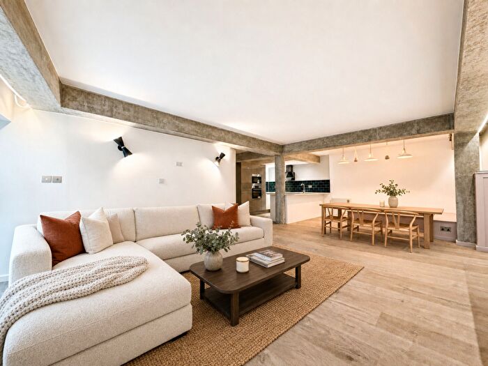 2 Bedroom Apartment For Sale In Simpsons Fold West, Dock Street, Leeds City Centre, LS10