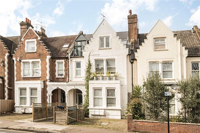 2 Bedroom Flat To Rent In Walm Lane, London, NW2