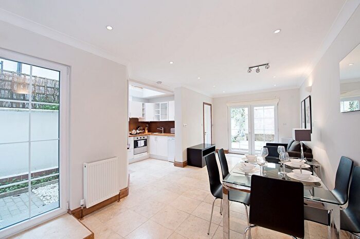 2 Bedroom Flat To Rent In Gff, , Warriner Gardens, London, SW11