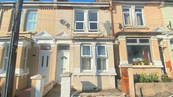3 Bedroom House To Rent In Foord Street, Rochester, ME1