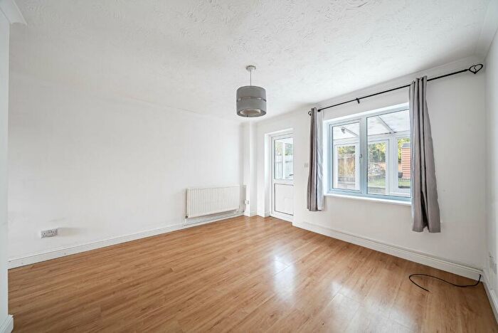 3 Bedroom End Of Terrace House For Sale In Orchard Close, Alresford, Hampshire, SO24