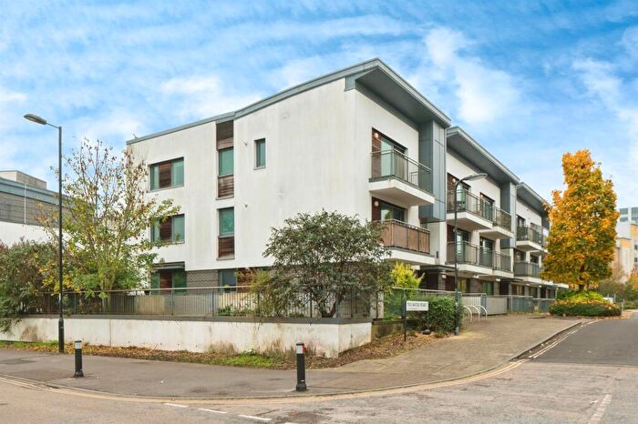 2 Bedroom Flat For Sale In Ted Bates Road, Southampton, SO14