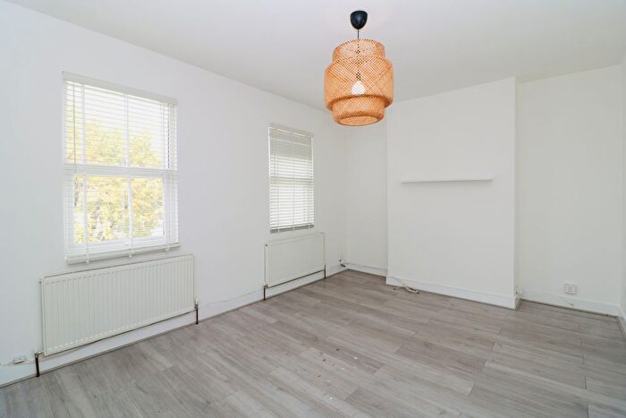 2 Bedroom Flat To Rent In Birkbeck Road, Beckenham, BR3