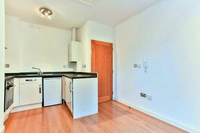 1 Bedroom Flat To Rent In St. Pauls Lane, Cheltenham, GL50