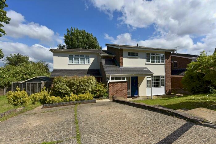 4 Bedroom Detached House To Rent In Barnards Hill, Marlow, Buckinghamshire, SL7