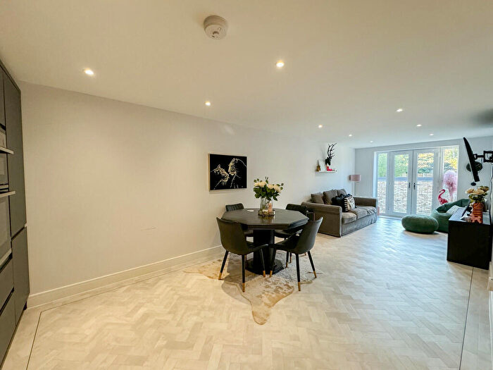 2 Bedroom Flat For Sale In Crown Hill Apartments, Crown Hill, Rayleigh, SS6