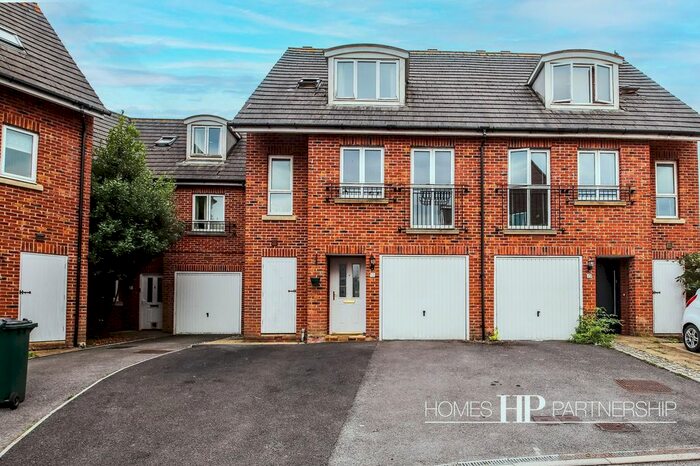 4 Bedroom Town House To Rent In Victoria Mews, Crawley, RH11
