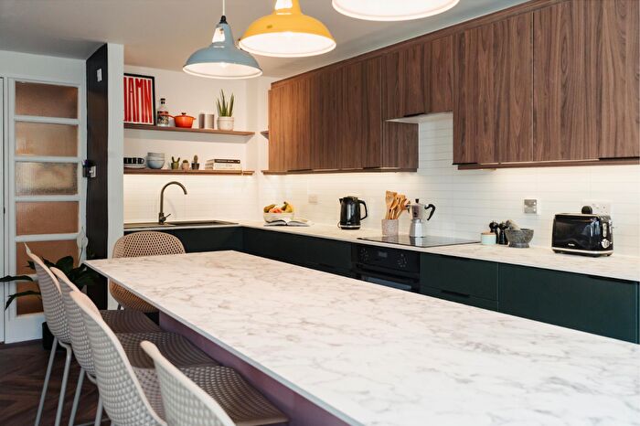 7 Bedroom Terraced House To Rent In Brudenell Road, Leeds, West Yorkshire, LS6