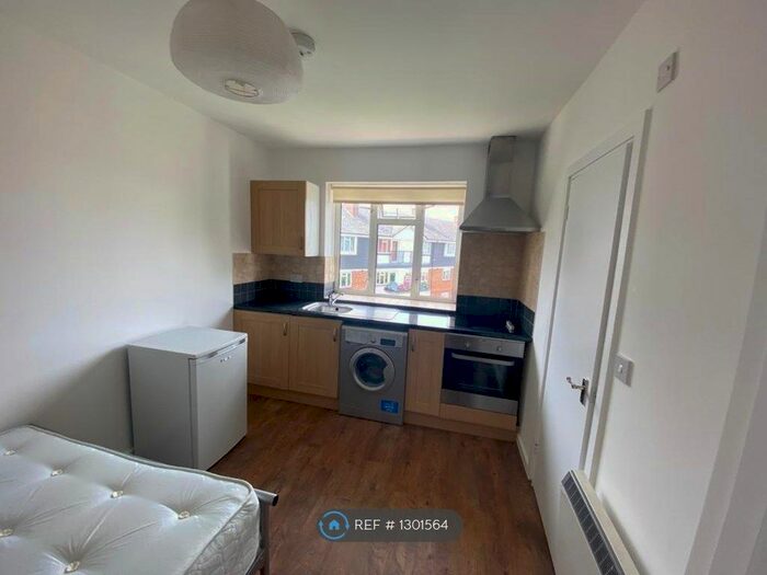 Studio To Rent In Bouchier House, London N2