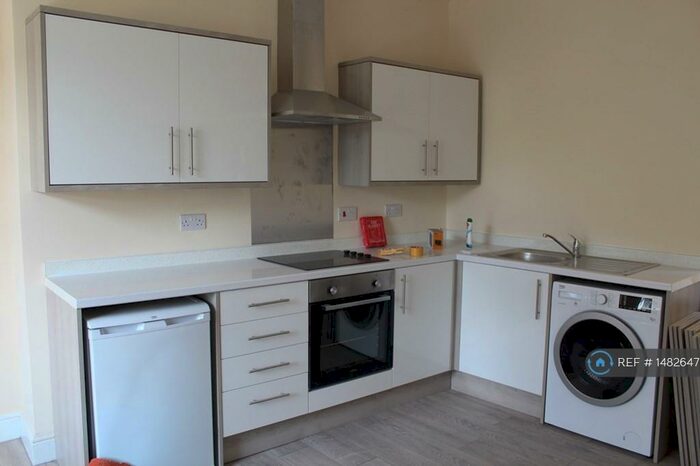 1 Bedroom Flat To Rent In Wellfield Place, Leeds, LS6