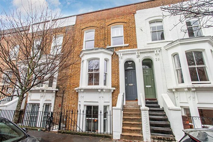 2 Bedroom Maisonette For Sale In Driffield Road, Mile End, E3