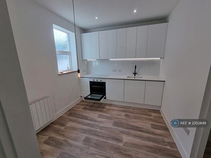 1 Bedroom Flat To Rent In Victoria Road, Swindon, SN1