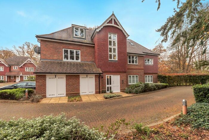 2 Bedroom Flat To Rent In Equus Close, Upper Meadow, Gerrards Cross, Bucks, SL9