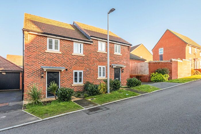 3 Bedroom Detached House For Sale In Great Crescent, Newbury, RG14