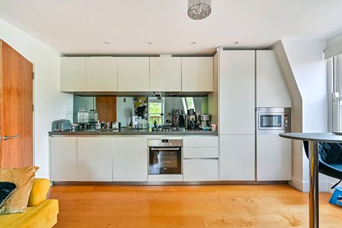 2 Bedroom Flat To Rent In Chiswick High Road, Chiswick, London, W4