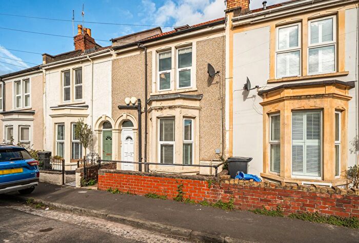 1 Bedroom Flat For Sale In Ashton Gate Road, Bristol, Somerset, BS3