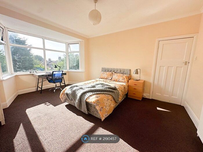 3 Bedroom Flat To Rent In Valley View, Jesmond, Newcastle Upon Tyne, NE2