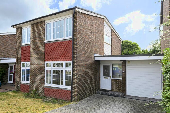 4 Bedroom Link Detached House To Rent In Lankton Close, Beckenham, BR3