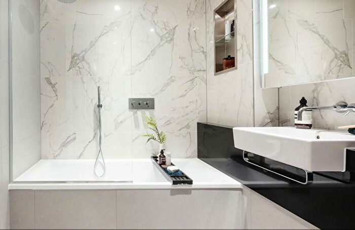 1 Bedroom Flat To Rent In Hampton Tower, London, E14