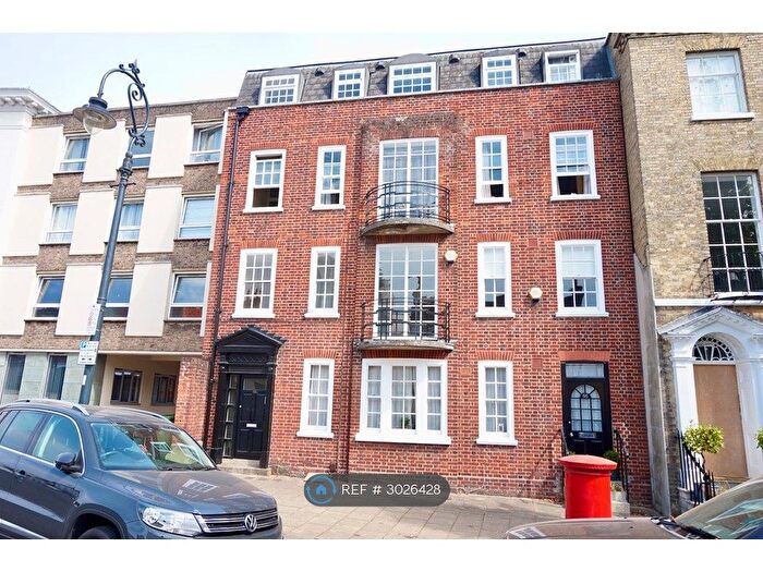 2 Bedroom Flat To Rent In High Street, Fareham, PO16