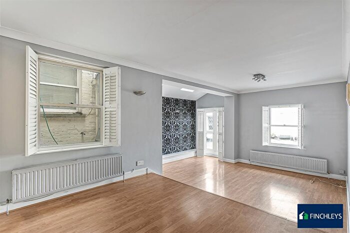 2 Bedroom Flat To Rent In Stanton Court, Princes Avenue, Finchley Central, N3