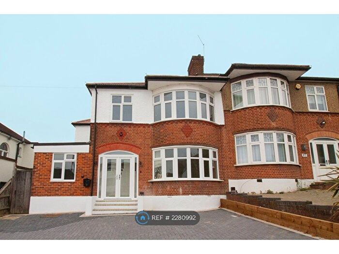 5 Bedroom Semi-Detached House To Rent In Osidge Lane, London, N14